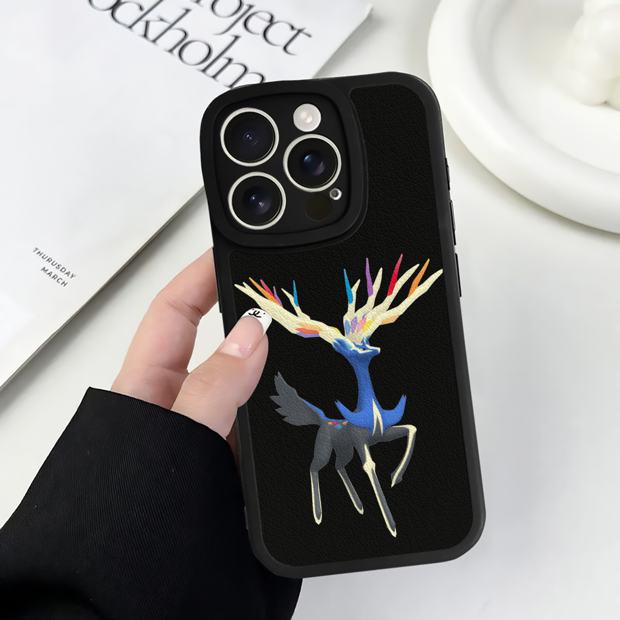 （画像用） ポケットモンスター Pokémon 【iPhone 16シリーズ対応】シリコンスマホケース（レザー調） 材質：シリコン